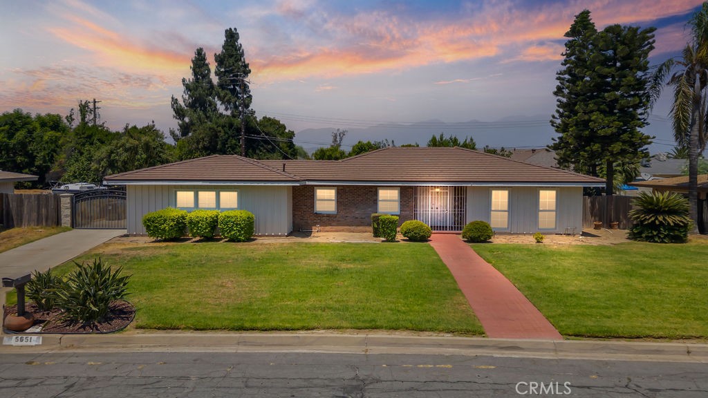 5651 Magnolia Avenue