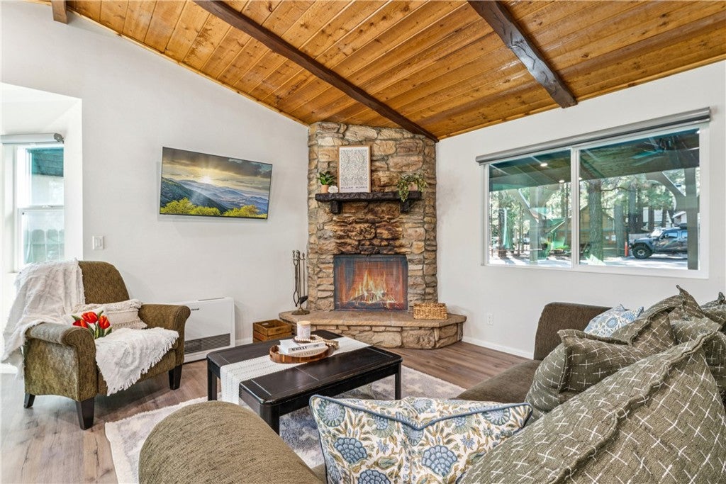 937 E Fairway