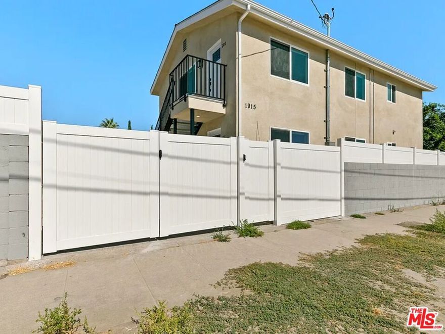 Brand new built 2 bedroom, 2 bathroom unit located in one of Burbank's most desirable neighborhoods. Approximately 1,000 square feet of living space.