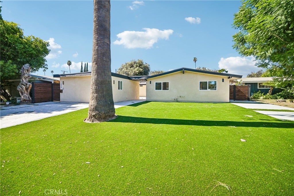 7831 Capistrano