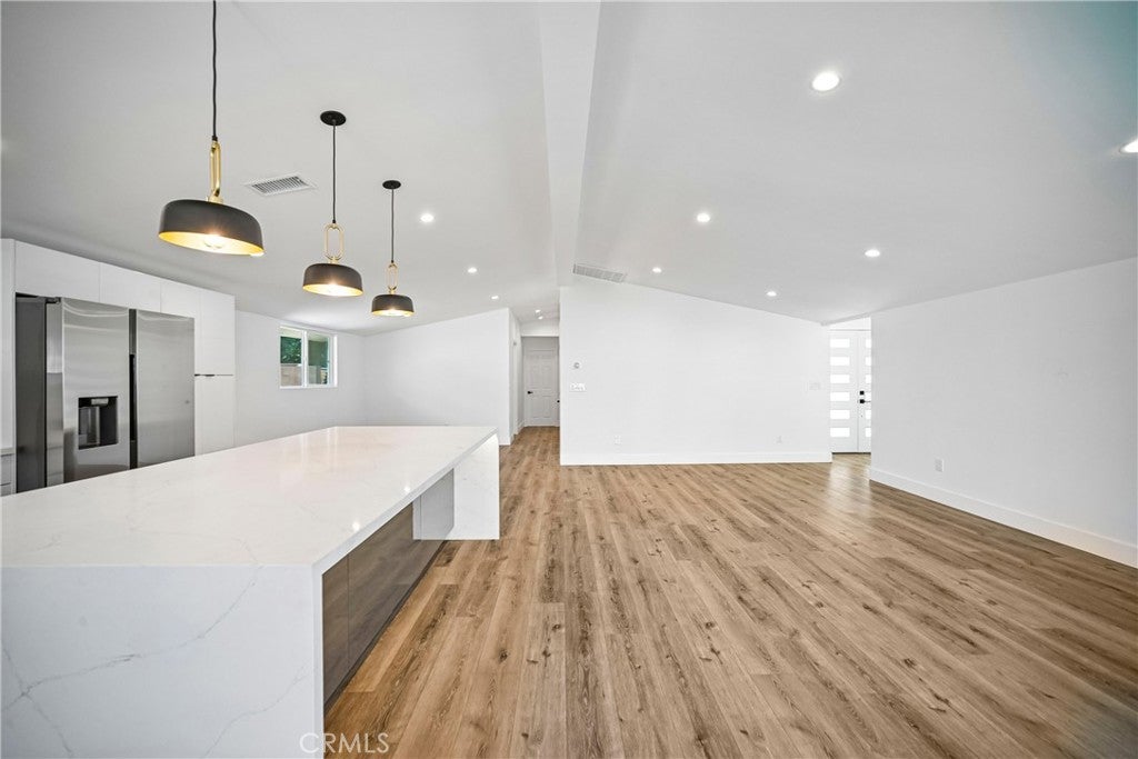 7831 Capistrano
