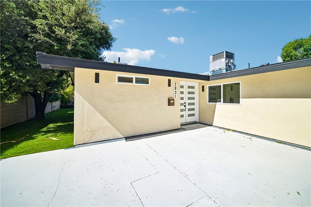 7831 Capistrano