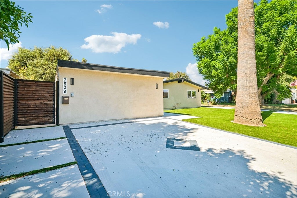 7831 Capistrano