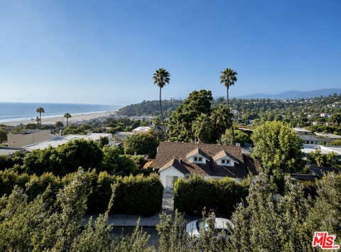 Photo of 207 Ocean Ave Ext EXT, Santa Monica, CA 90402 (MLS # 26846937)