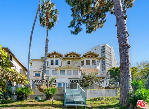 Photo of 207 Ocean Avenue, Santa Monica, CA 90402 (MLS # 26846937)