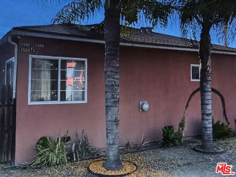 Photo of 1502 S Redondo Boulevard, Los Angeles, CA 90019 (MLS # 25590693)