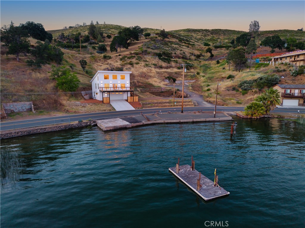 12172 Lakeshore Drive