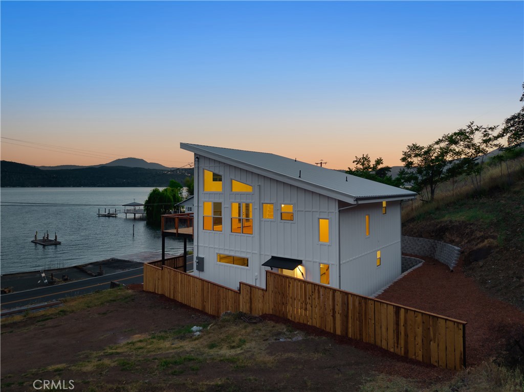 12172 Lakeshore Drive