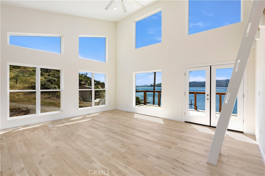 12172 Lakeshore Drive