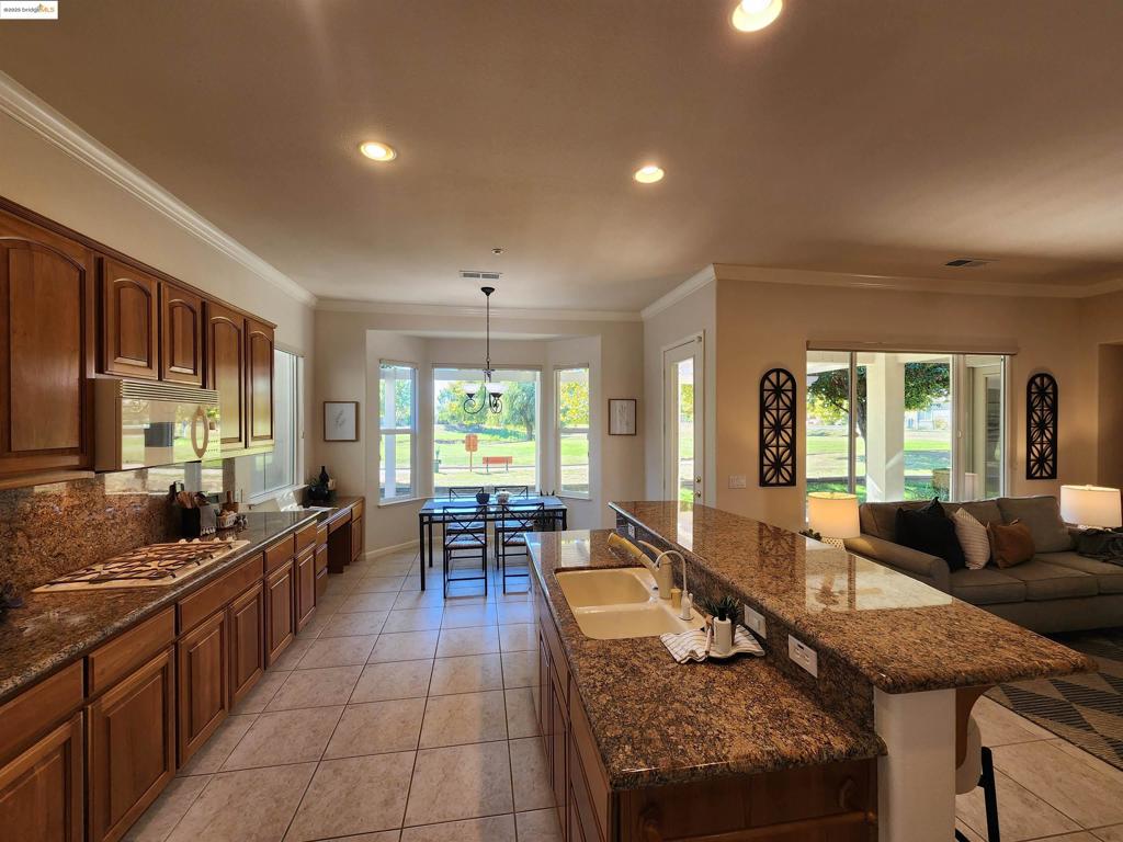 SUMMERSET 4 - Residential