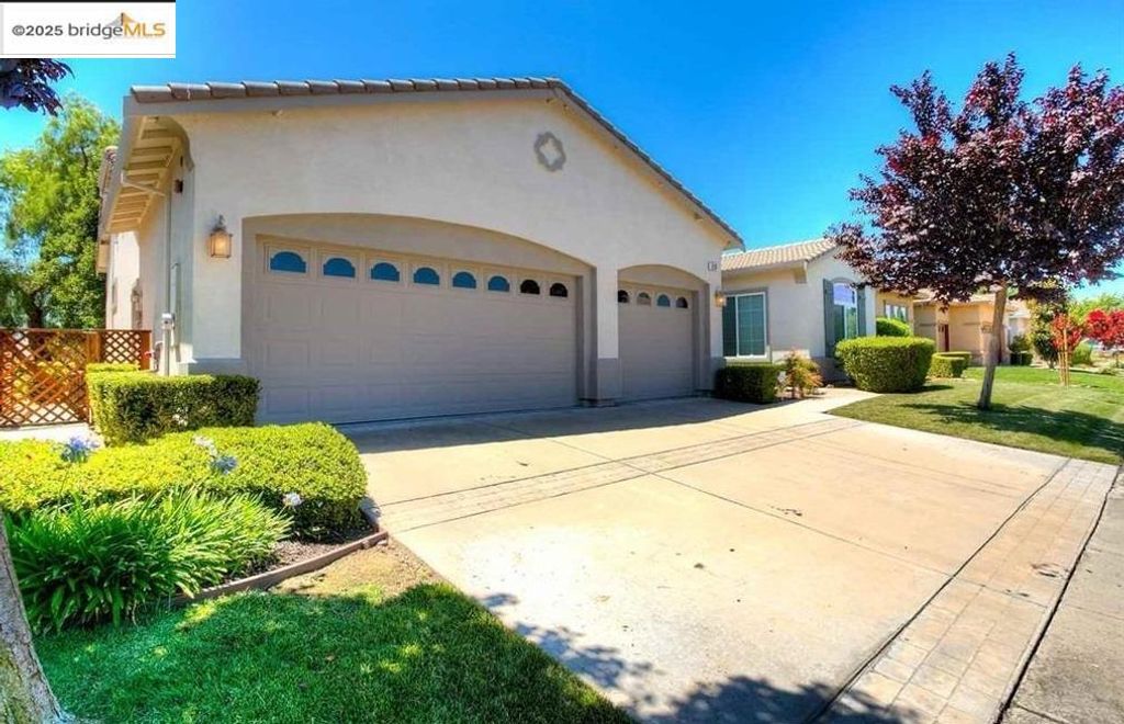 Photo of 930 Suntan Ln Ln, Brentwood, CA 94513 (MLS # 41115701)