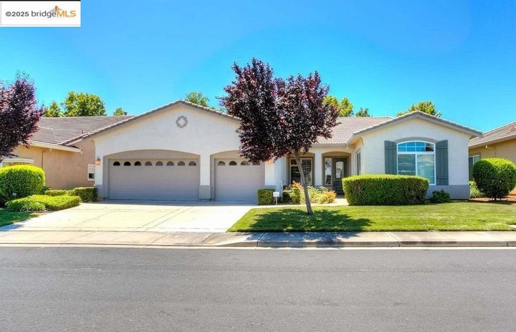 Photo of 930 Suntan Ln Ln, Brentwood, CA 94513 (MLS # 41115701)