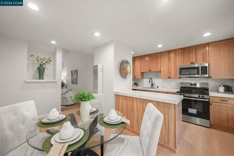 Photo of 2560 Walnut Blvd Blvd #4, Walnut Creek, CA 94596 (MLS # 41127445)