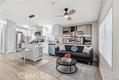 1850 W Orangethorpe