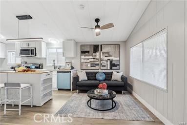 1850 W Orangethorpe