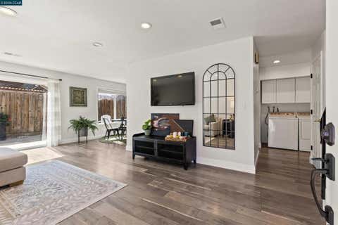 Tiny photo for 3129 Ash Street ST, Antioch, CA 94509 (MLS # 41142209)