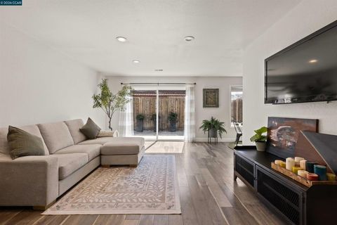 Tiny photo for 3129 Ash Street ST, Antioch, CA 94509 (MLS # 41142209)