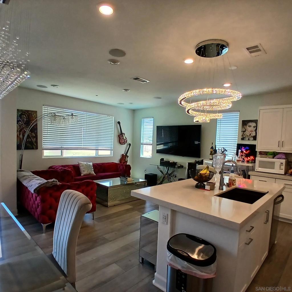 2430 Cascalote Loop