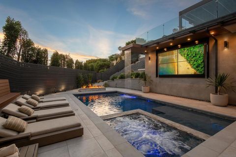 Photo of 5780 Rutgers Road Rd, La Jolla, CA 92037 (MLS # 260006680SD)