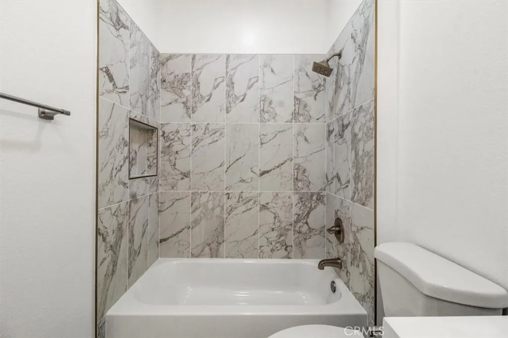 Lake Balboa, California 91406, United States, 2 Bedrooms Bedrooms, ,2 BathroomsBathrooms,Residential,Active,162520