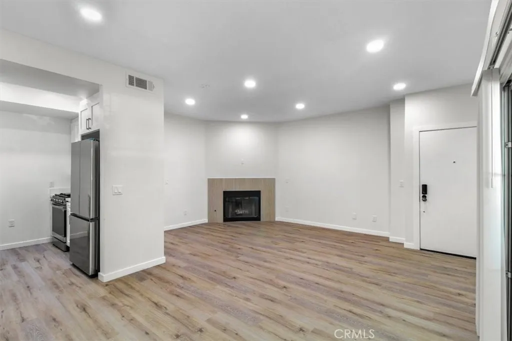 Lake Balboa, California 91406, United States, 2 Bedrooms Bedrooms, ,2 BathroomsBathrooms,Residential,Active,162520