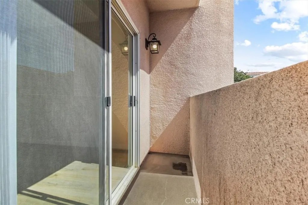 Lake Balboa, California 91406, United States, 2 Bedrooms Bedrooms, ,2 BathroomsBathrooms,Residential,Active,162520