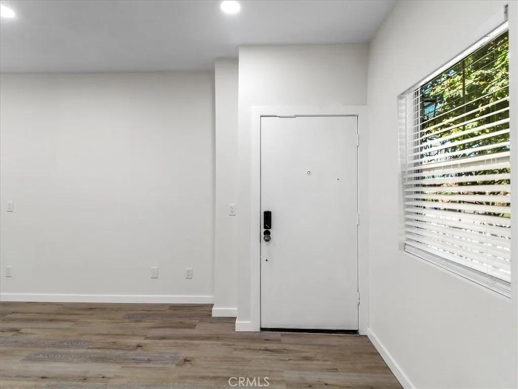 Lake Balboa, California 91406, United States, 2 Bedrooms Bedrooms, ,2 BathroomsBathrooms,Residential,Active,162520