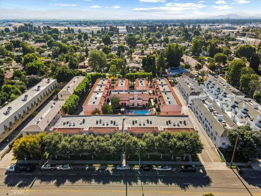 Lake Balboa, California 91406, United States, 2 Bedrooms Bedrooms, ,2 BathroomsBathrooms,Residential,Active,162520