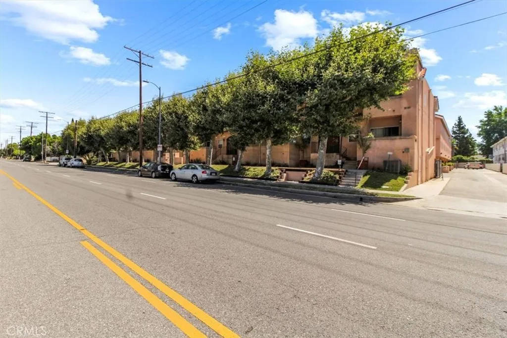 Lake Balboa, California 91406, United States, 2 Bedrooms Bedrooms, ,2 BathroomsBathrooms,Residential,Active,162520