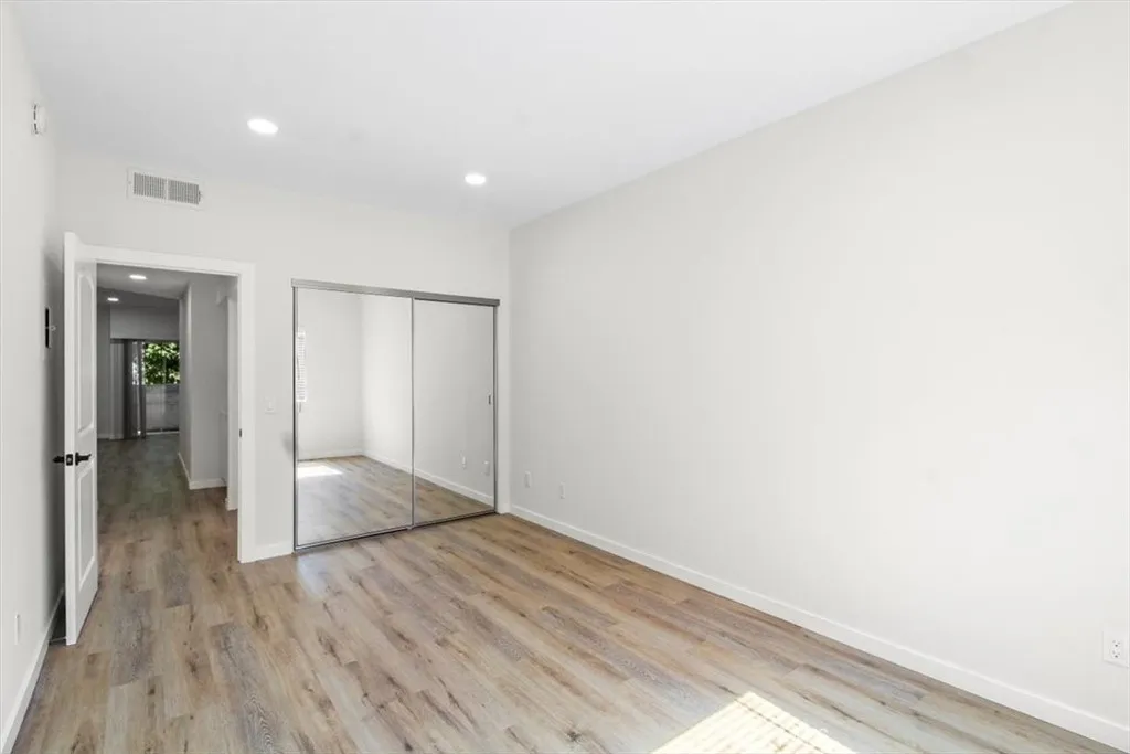 Lake Balboa, California 91406, United States, 2 Bedrooms Bedrooms, ,2 BathroomsBathrooms,Residential,Active,162520