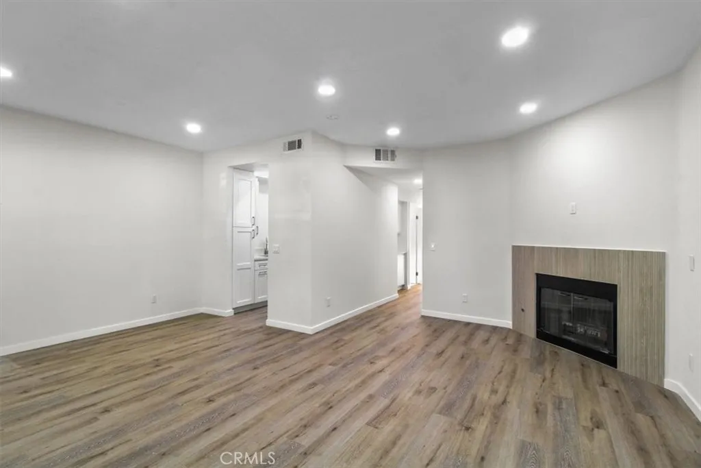 Lake Balboa, California 91406, United States, 2 Bedrooms Bedrooms, ,2 BathroomsBathrooms,Residential,Active,162520