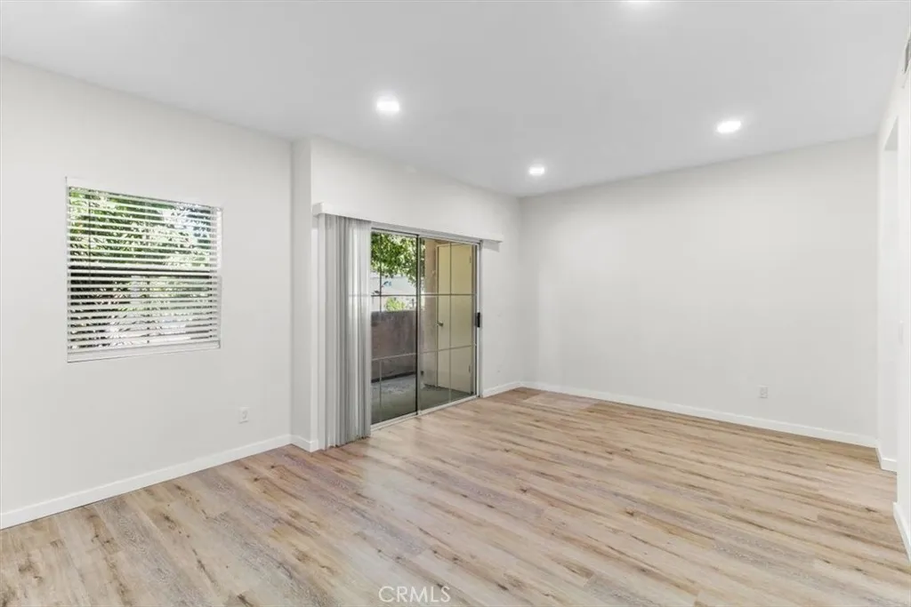 Lake Balboa, California 91406, United States, 2 Bedrooms Bedrooms, ,2 BathroomsBathrooms,Residential,Active,162520