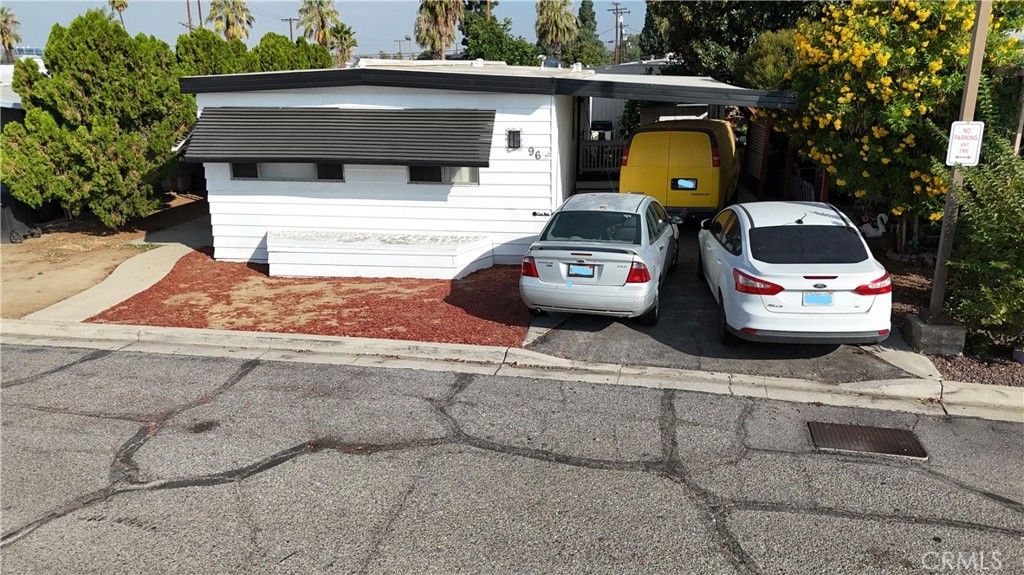 Photo of 1560 Massachusetts Ave, Riverside, CA 92507 (MLS # SW25245384)