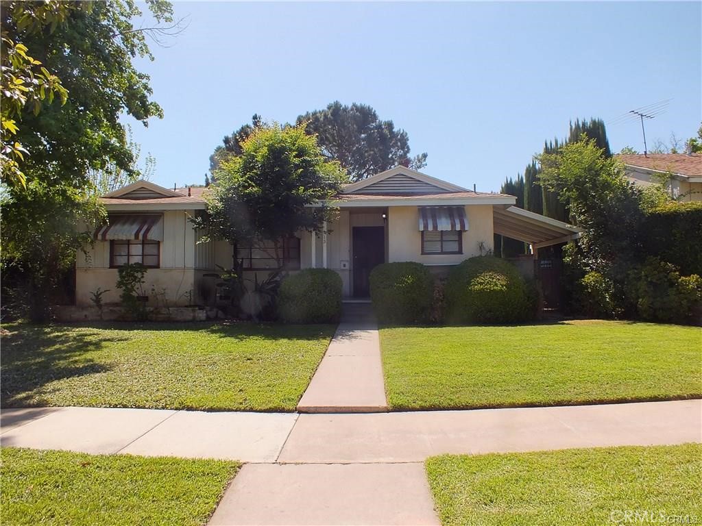 Picture perfect home. Beautiful single story home in established neighborhood, your own private yard. Close to San Antonio hospital, Upland High School, shopping and commute. 3 bed 2 baths large living room, large enclosed patio, hardwood floors, recently remodeled, dining area and indoor laundry off the kitchen. 2 car garage. Alley access. Walking distance from schools. Minutes from Ontario convention center, Ontario airport. Easy commute and easy shopping. Landlord pays gardener and trash. 2 year lease required, Tenant's credit will be checked by listing agent.