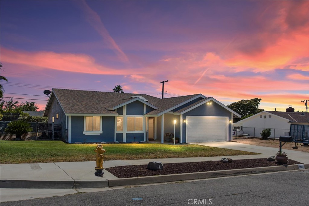 --- Back on the Market ---
Welcome to this charming single-story home in Yucaipa. This property features three bedrooms and two bathrooms, providing a practical layout for everyday living. The spacious living area is filled with natural light and seamlessly connects to the dining space, making it ideal for entertaining or relaxing. The kitchen features ample cabinets and countertops. All bedrooms are spacious, with the primary bedroom featuring an en-suite for added privacy. The spacious backyard, featuring mature landscaping, is perfect for outdoor gatherings, gardening, or taking in the mountain views. Additional features include central heating and air conditioning. Don’t miss this opportunity.