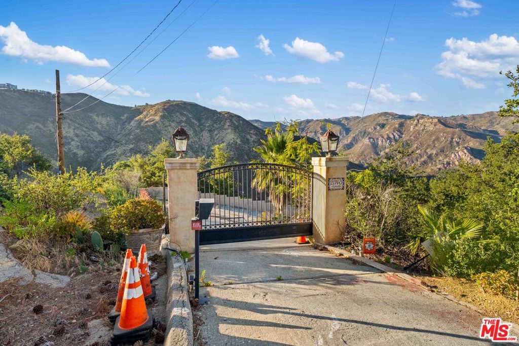21740 Azurelee Drive