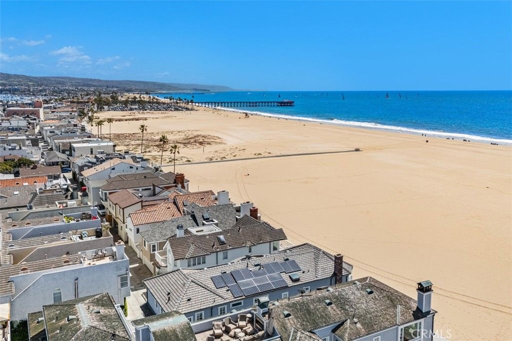 Photo of 522 W Oceanfront, Newport Beach, CA 92661 (MLS # OC26079870)