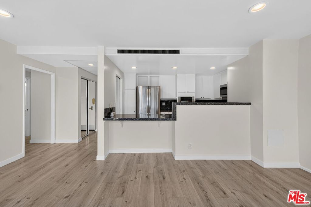 2160 Century Park East 1010