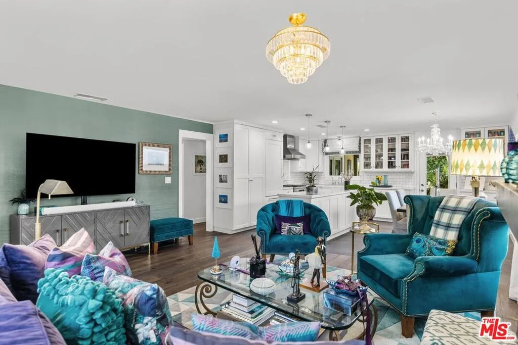 North Hollywood, California 91602, United States, 4 Bedrooms Bedrooms, ,3 BathroomsBathrooms,Residential,Active,2943