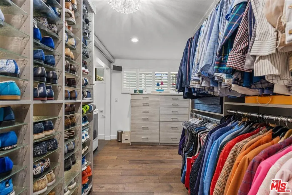 North Hollywood, California 91602, United States, 4 Bedrooms Bedrooms, ,3 BathroomsBathrooms,Residential,Active,2943