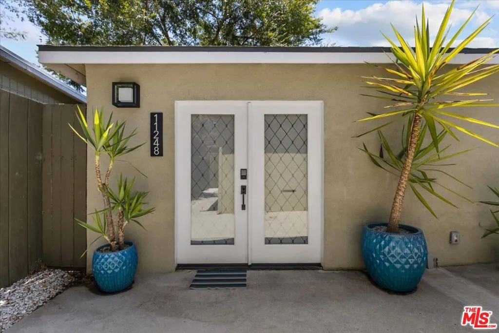 North Hollywood, California 91602, United States, 4 Bedrooms Bedrooms, ,3 BathroomsBathrooms,Residential,Active,2943