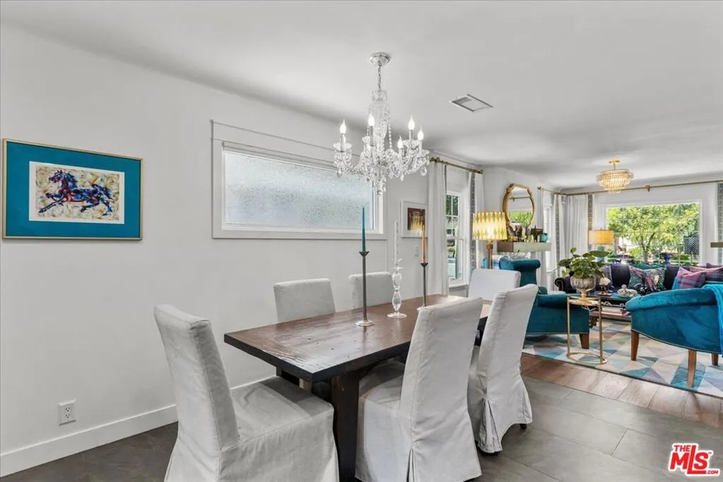 North Hollywood, California 91602, United States, 4 Bedrooms Bedrooms, ,3 BathroomsBathrooms,Residential,Active,2943