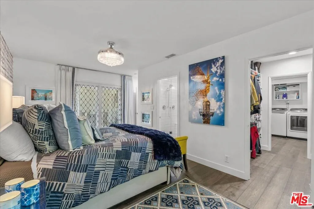 North Hollywood, California 91602, United States, 4 Bedrooms Bedrooms, ,3 BathroomsBathrooms,Residential,Active,2943