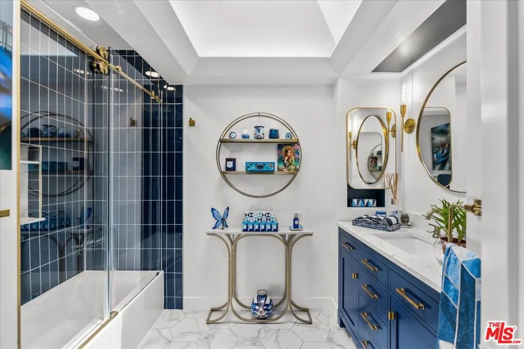 North Hollywood, California 91602, United States, 4 Bedrooms Bedrooms, ,3 BathroomsBathrooms,Residential,Active,2943