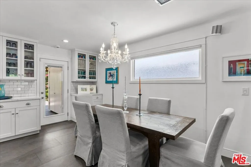 North Hollywood, California 91602, United States, 4 Bedrooms Bedrooms, ,3 BathroomsBathrooms,Residential,Active,2943