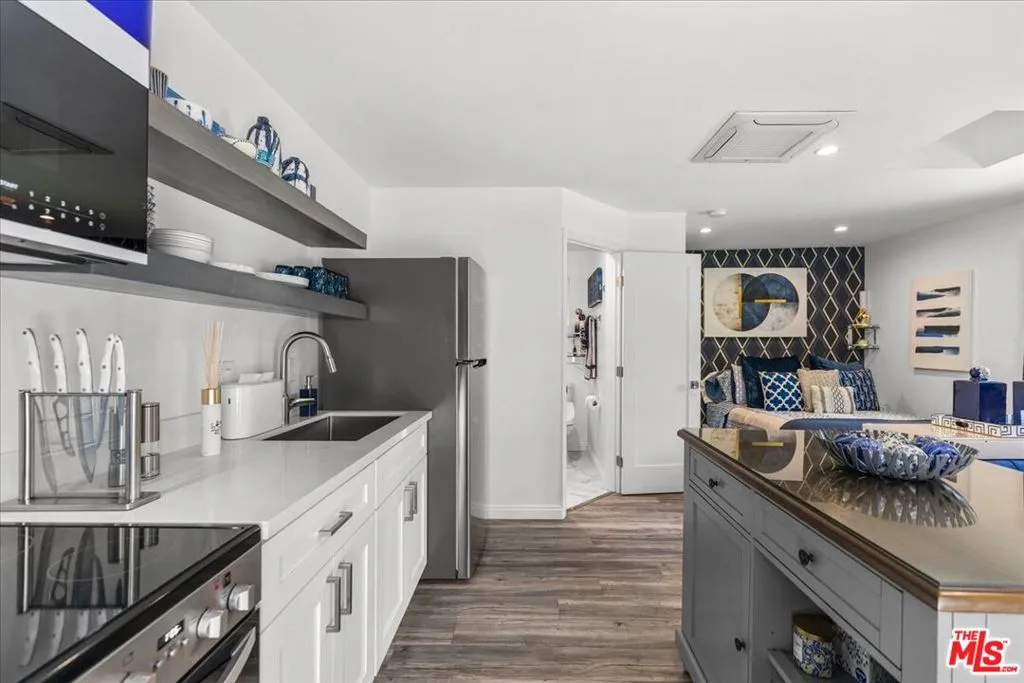 North Hollywood, California 91602, United States, 4 Bedrooms Bedrooms, ,3 BathroomsBathrooms,Residential,Active,2943