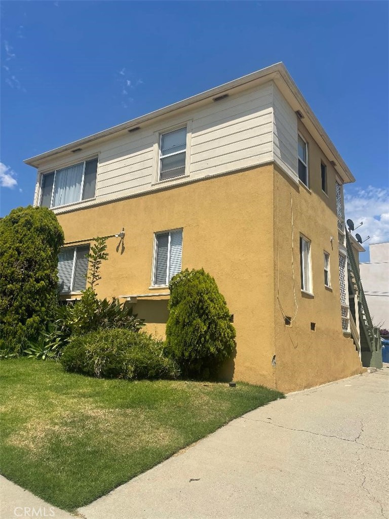 For lease is this nice lower two bedroom unit. Centrally located close to schools, freeways & shopping. Situated in a well kept four unit building. Hardwood floors with remodeled kitchen & bathroom make this a wonderful place to call home. Lowest priced two bedroom unit in the area.