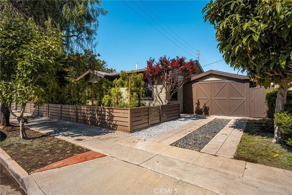 377 Ximeno Avenue