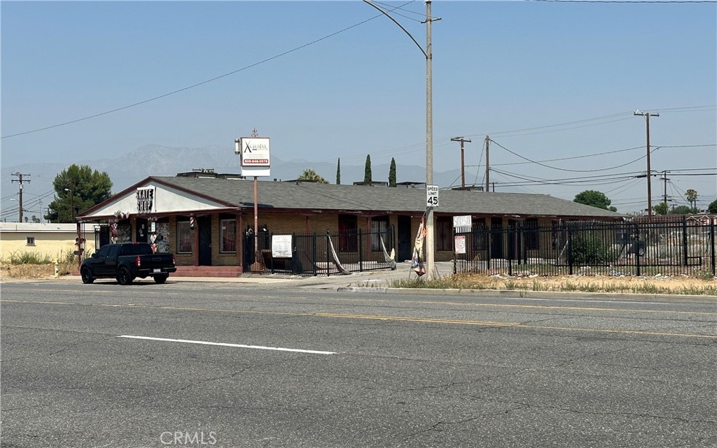 Looking to expand into the fast growing city of Rialto or open a new business please consider our location. Nearby business are restraunts, fast food, auto repairm income tax, oil chamge gas stations. skateboard shop, tatto palor, baber shop. The Landlord will offer concessions to be included in your offer. Contact are office for a showing. Units D,E,F are for lease.