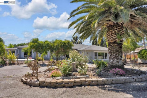 Photo of 1015 Byrd Ln Ln, Pleasanton, CA 94566 (MLS # 41149017)